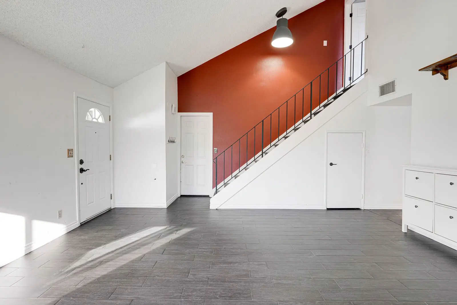 1852 Hillary Ct living room