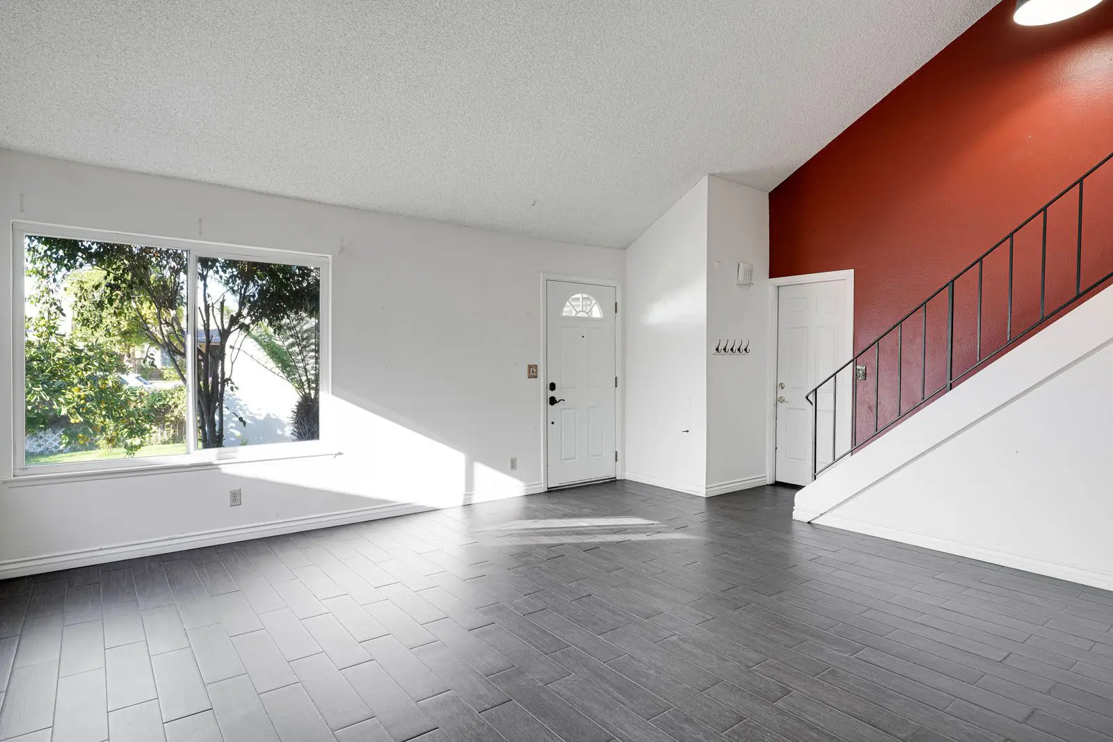 1852 Hillary Ct living room