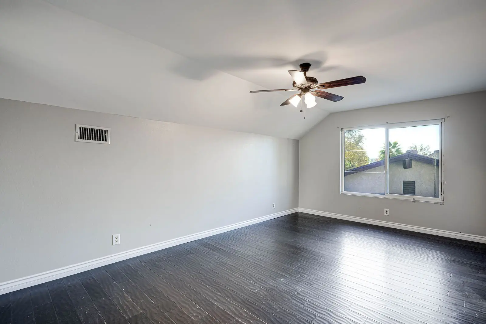 1852 Hillary Ct bonus room