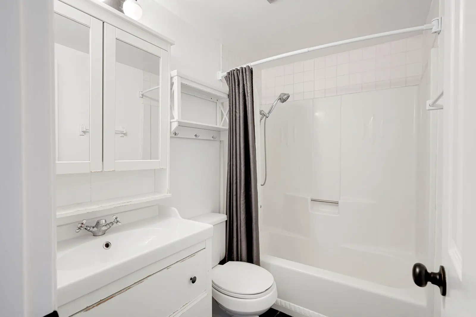 1852 Hillary Ct upstair bath