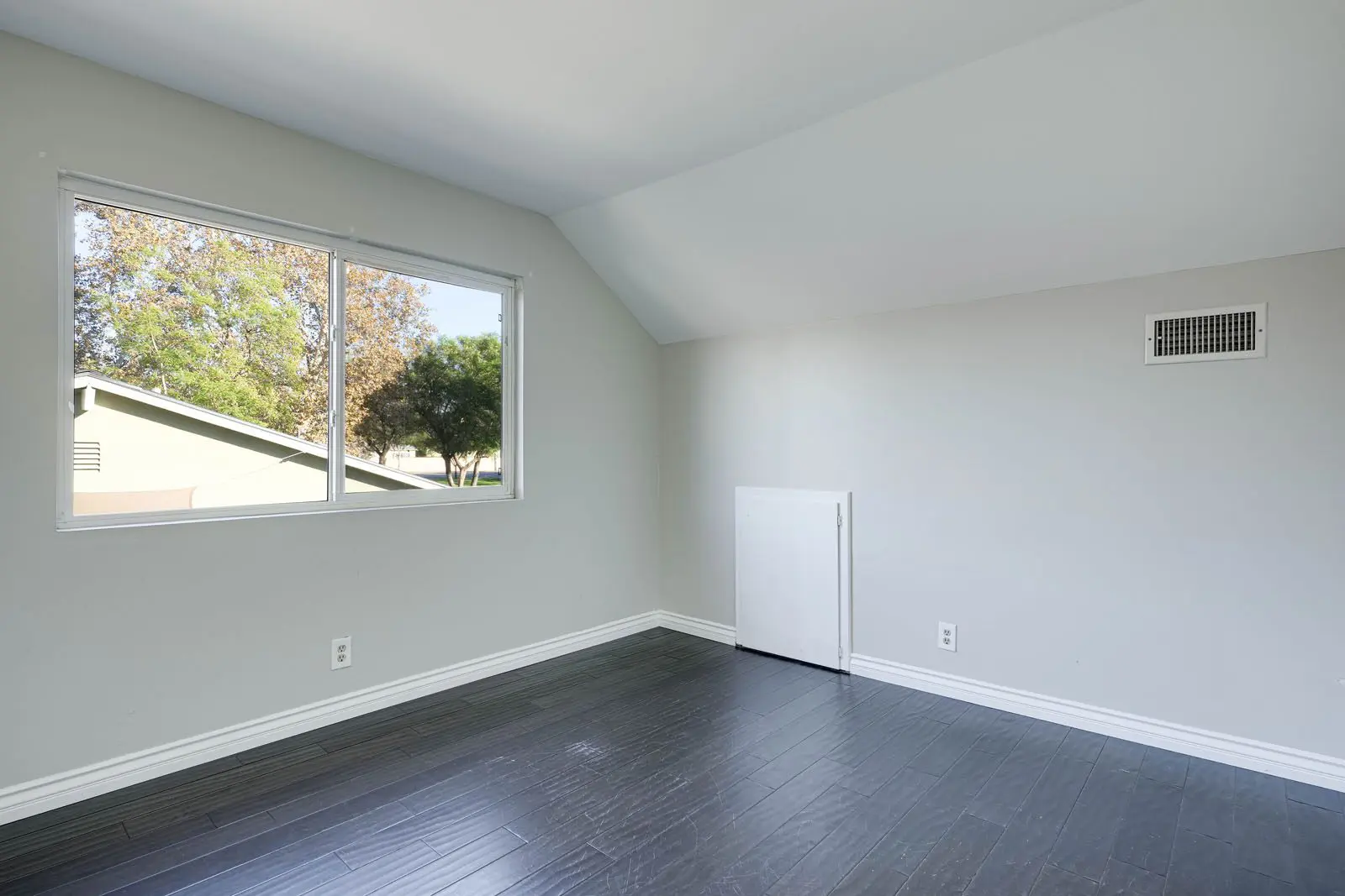 1852 Hillary Ct bonus room