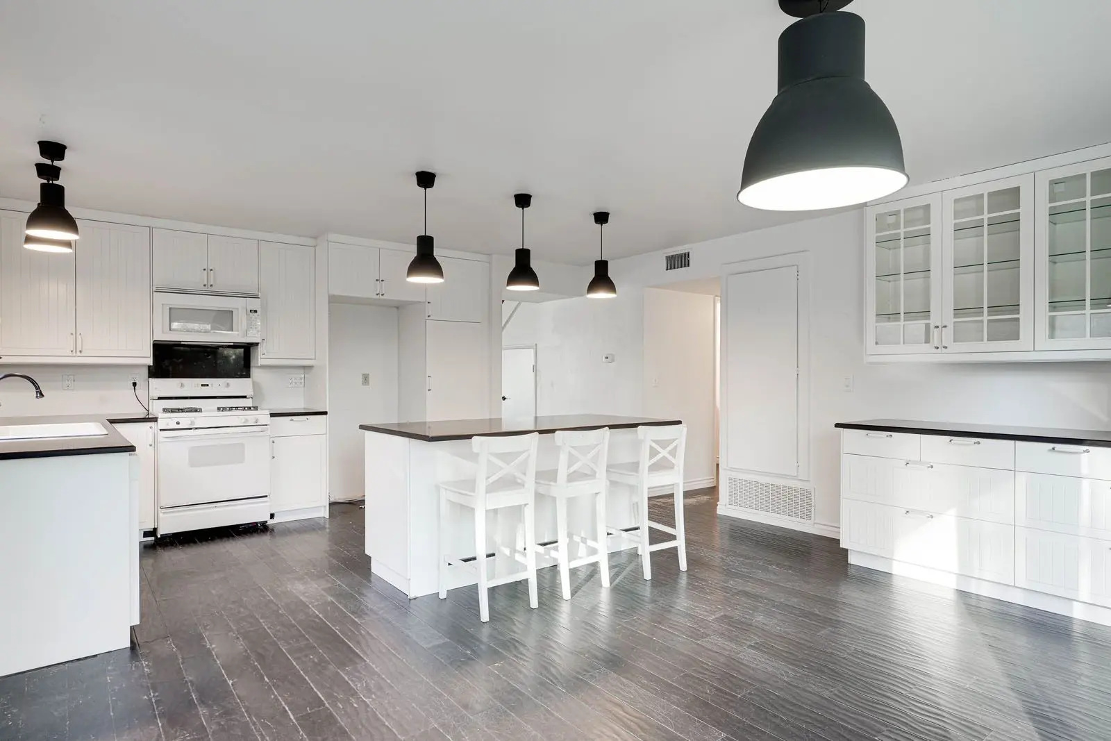 1852 Hillary Ct kitchen