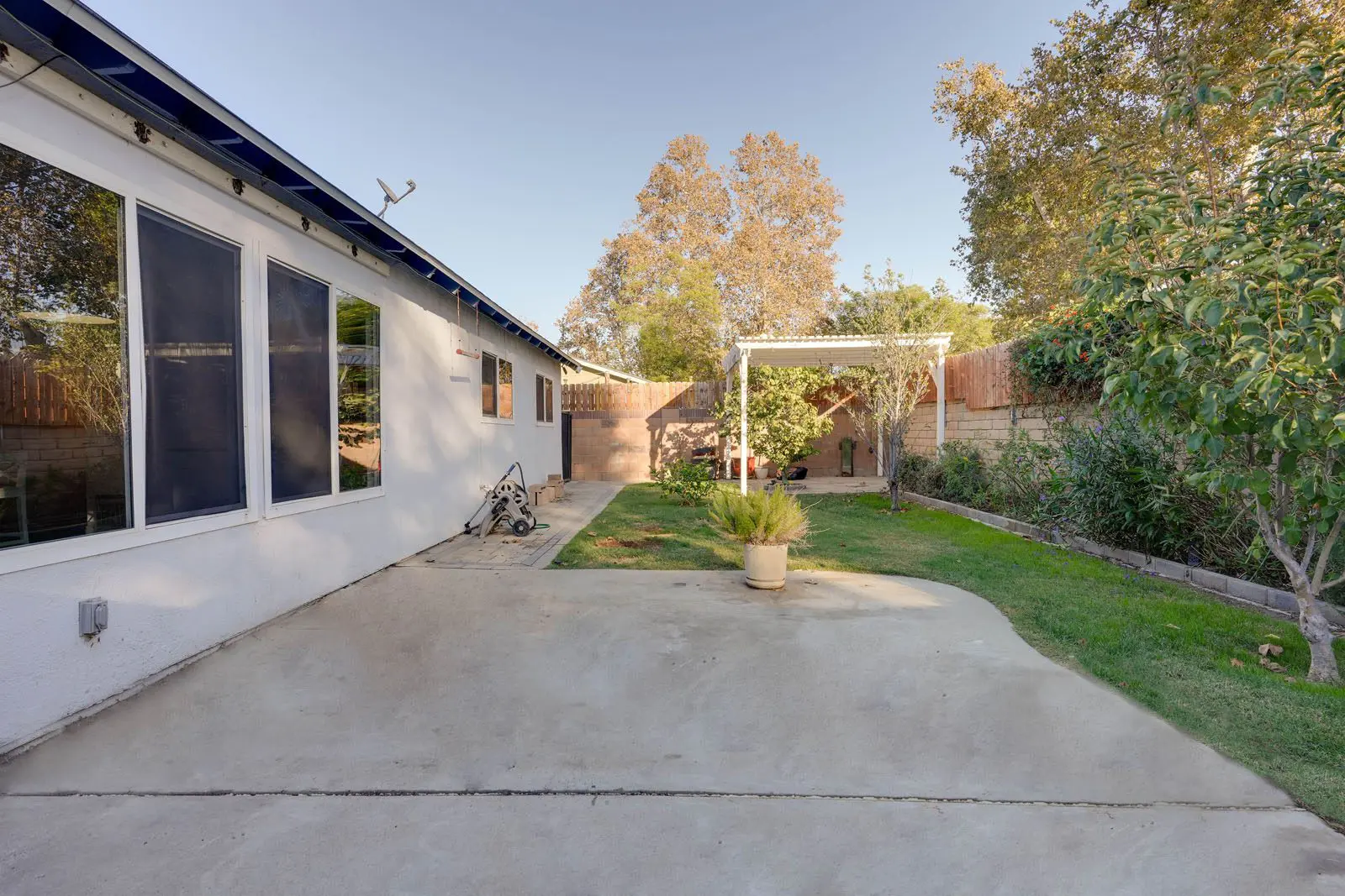1852 Hillary Ct back